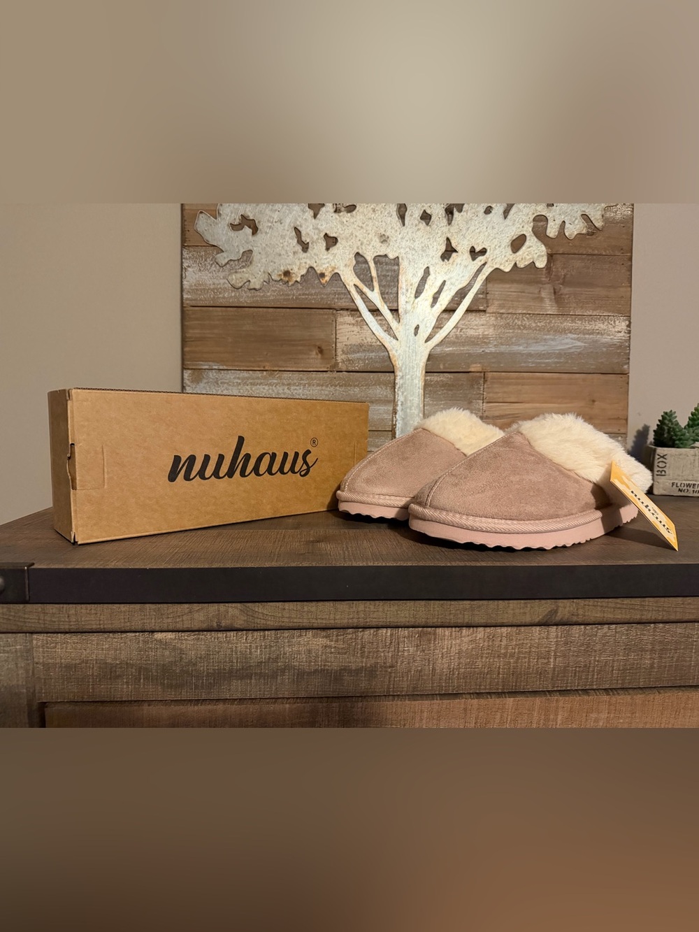 NuHaus Plush Lined Slip-On Scuff Slippers Size 10